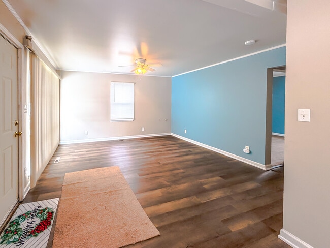 Photo - 10111 Corning St