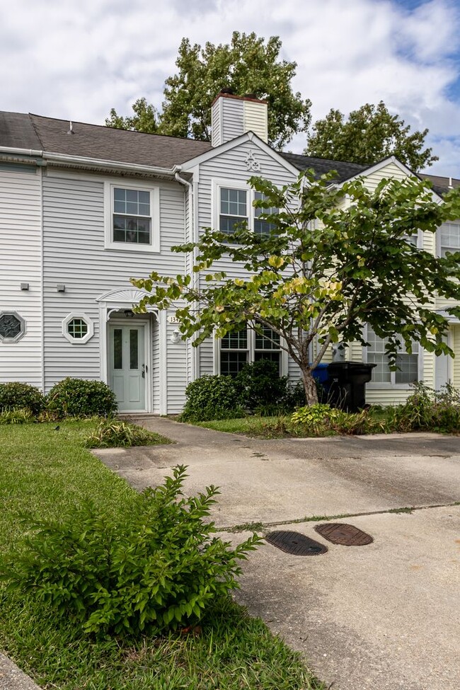 2 Bedroom Townhouse in Great Neck - 2 Bedroom Townhouse in Great Neck