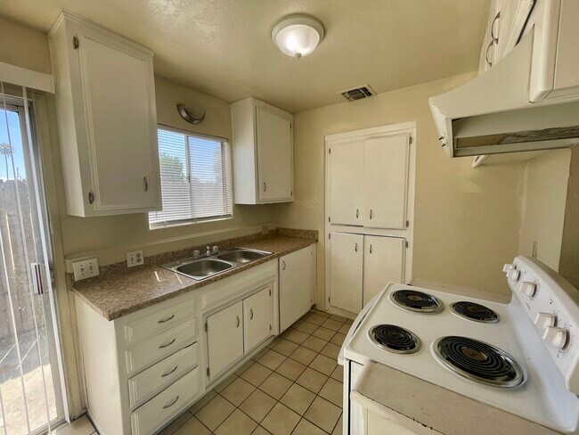 KITCHEN - 1919 Lacey St
