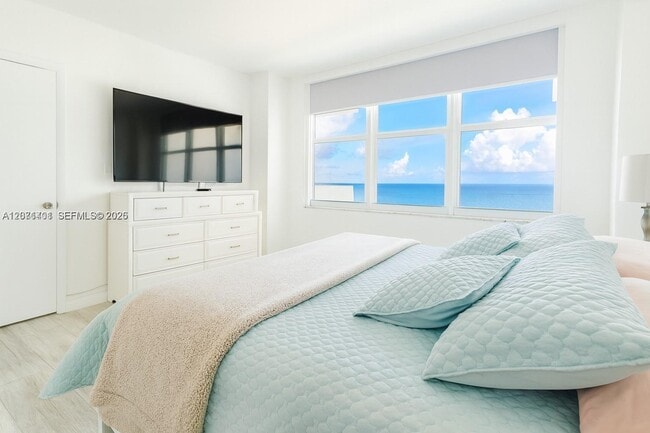 Photo - 5601 Collins Ave Unidad 1409