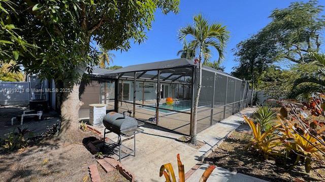 Photo - 6980 Scott St