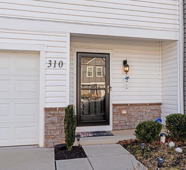 Photo - 310 Maple Run Dr