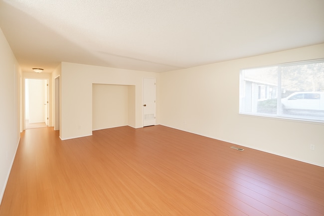 Photo - 2 bedroom 1 bath, pet-friendly, duplex uni... Unidad 552