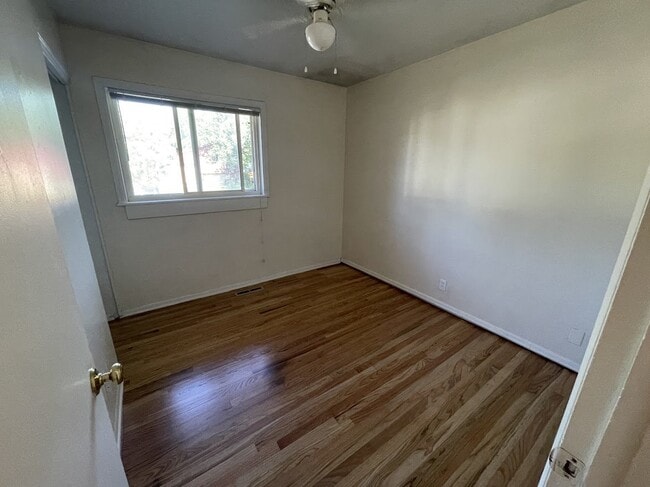 Photo - 560 S 40th St