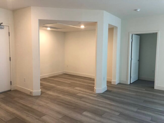 Office - 3578 Rambla Plz Unit 524