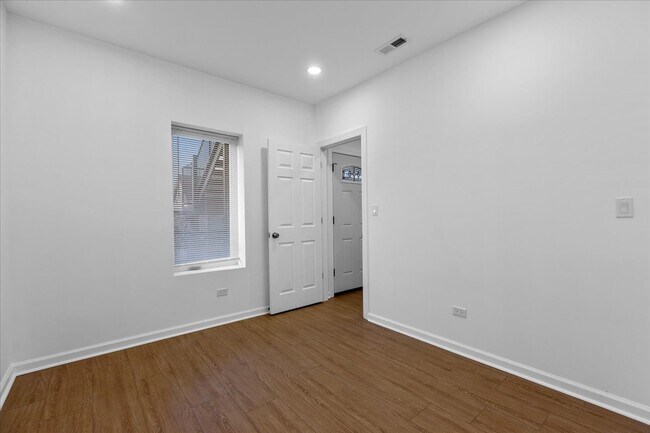 Photo - 1313 W Chicago Ave