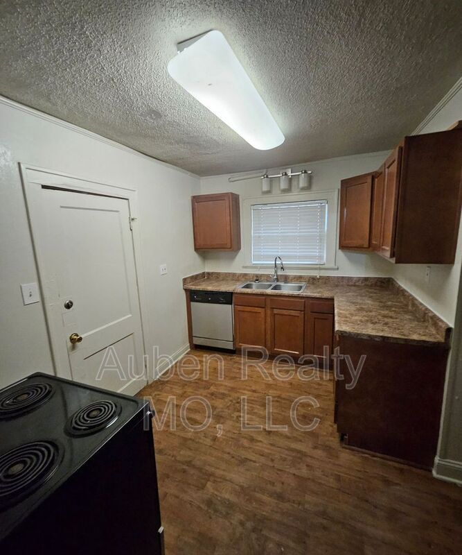 Photo - 5320 Rockhill Rd