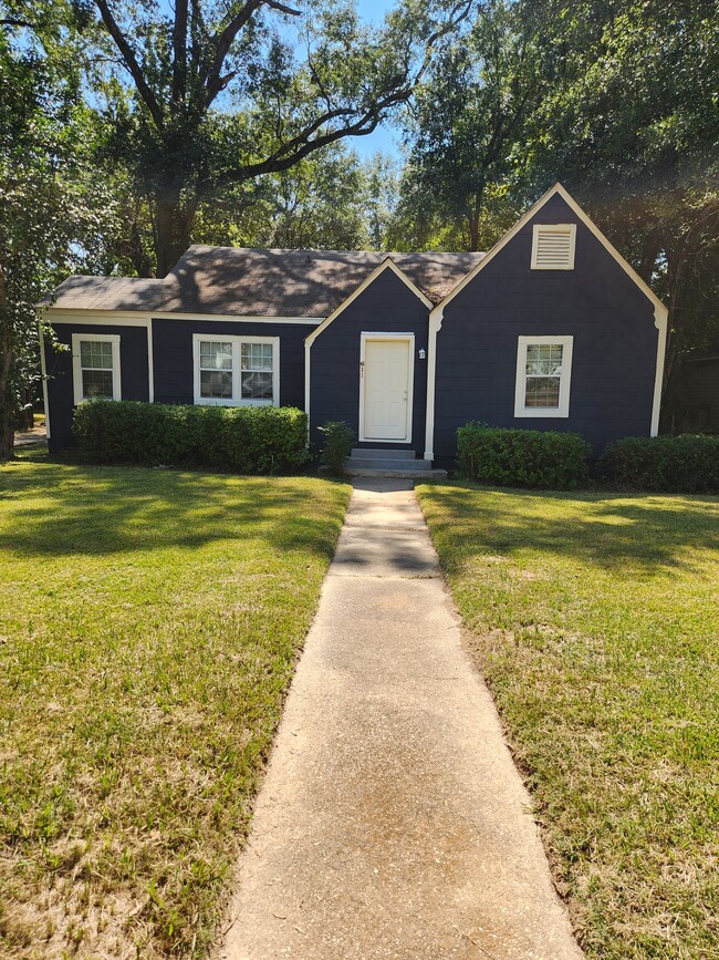 Building Photo - 611 Choctaw Rd