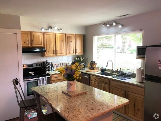 Building Photo - 67 Woodlake Dr Rental