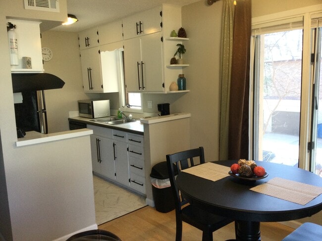 Photo - 1420 Sierra Dr NE