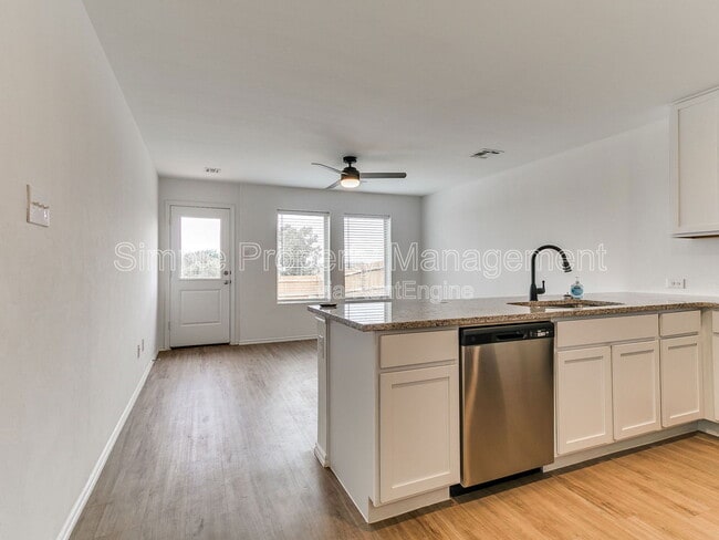 Photo - 14803 Parkway Center Ave