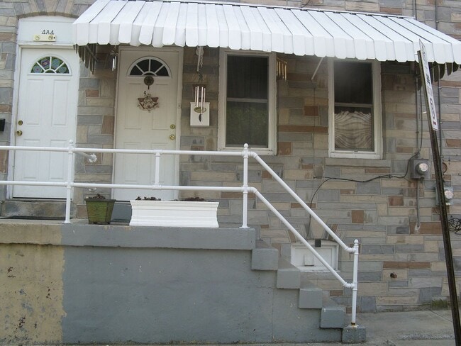 Building Photo - 482 New Dorwart St