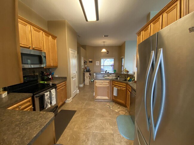 Photo - 2722 Lakes Edge Ln