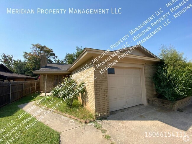 Building Photo - Updated 2/2 w/ garage & private backyard Unit A Rental