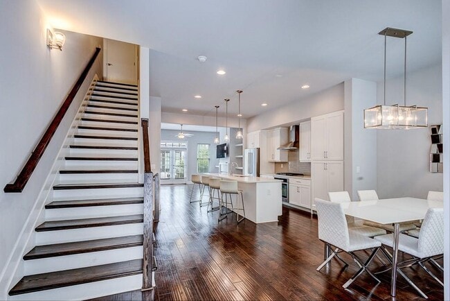 Photo - 728 Taylor Ct Townhome