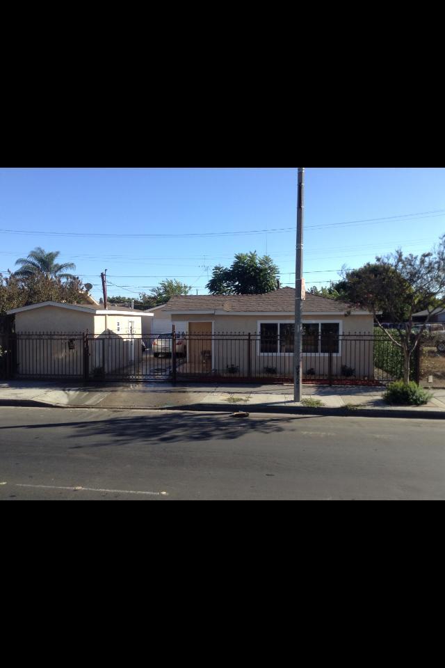 Unit is studio on the left - 436 W Rosecrans Ave Apartamentos