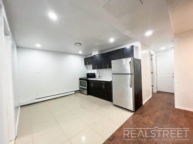 Photo - Tompkins Avenue Unit GARDEN