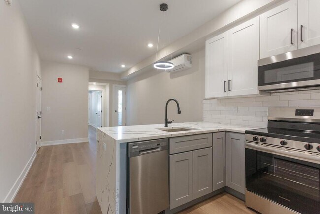 Building Photo - 3849 Fairmount Ave Unit 2