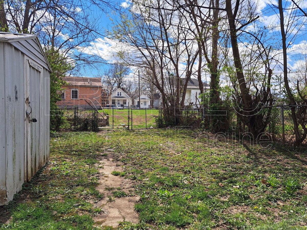 Photo - 2216 W Ormsby Ave