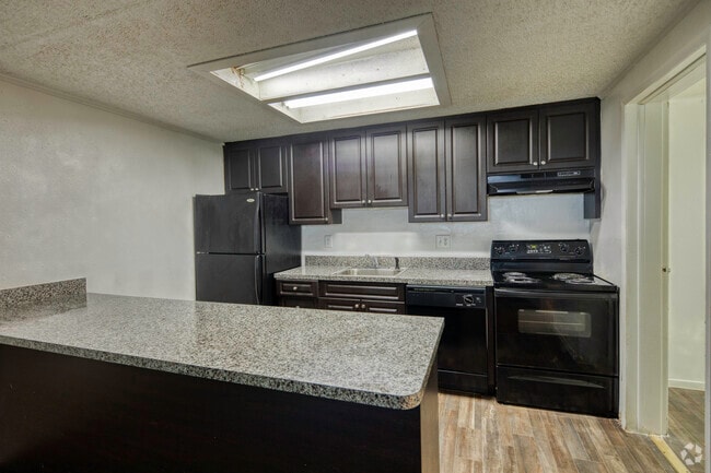 8525 N Armenia Ave Tampa, FL, 33604-2628 - Rosewood