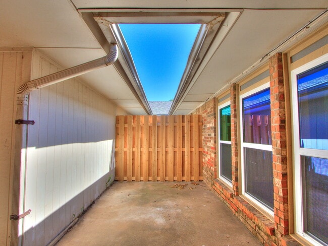 1915 N Moulton Ct
