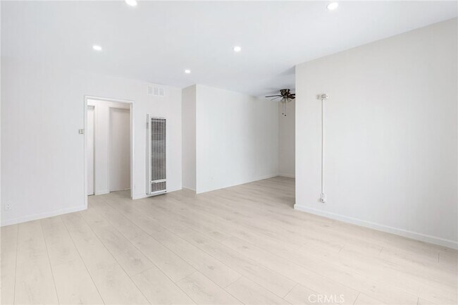 Photo - 580 W Stocker St Unit 6