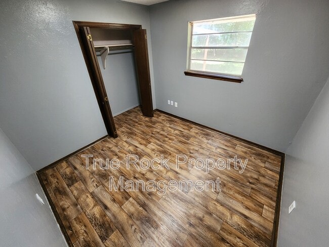 Photo - 924 Crestview Ave