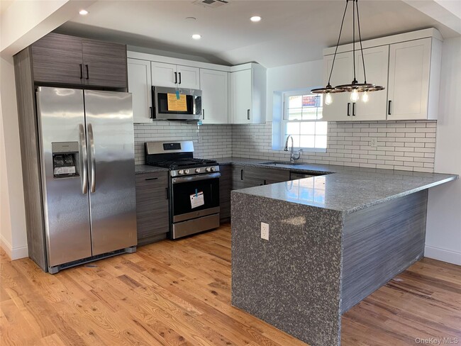 Building Photo - 115-42-11175 175th St Unit 2