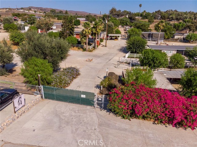 Photo - 8451 Roseland Ave