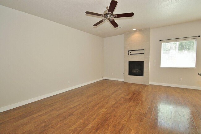 Photo - Immaculate Townhouse in Quiet Community
