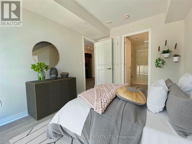 Photo - 2301 Danforth Ave Unité 311