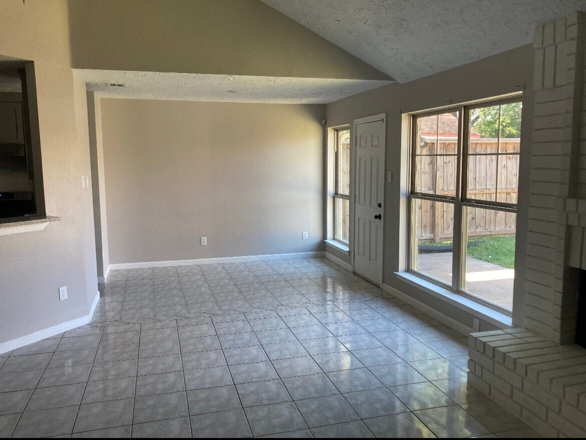 Photo - 6902 Oakmantle Dr