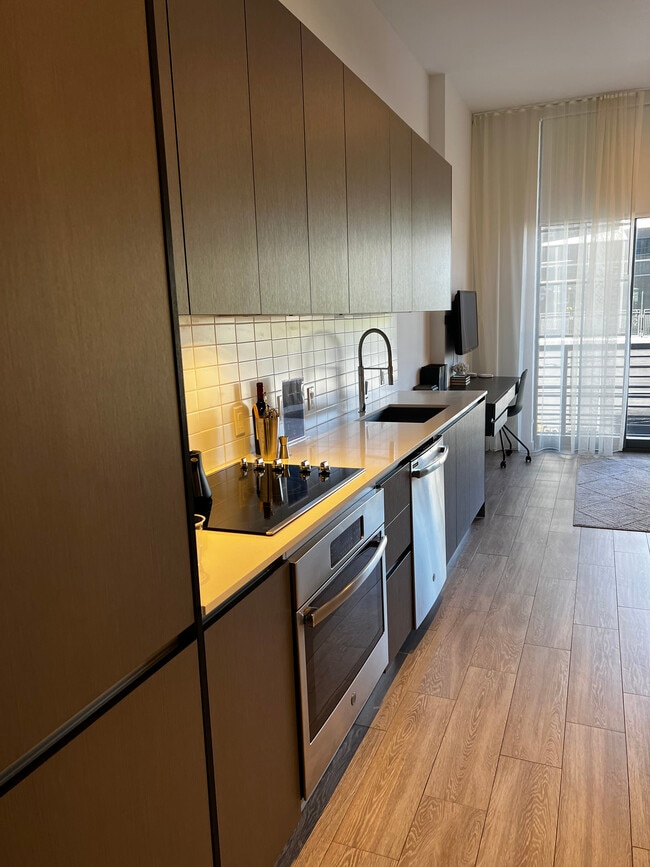 Photo - 109 NW 24th St Apartamentos Unidad S2