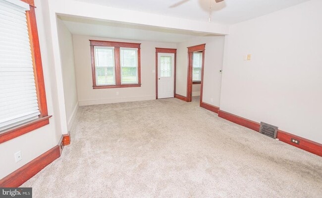 Photo - 11 Sewell St Unit A (DOWN)