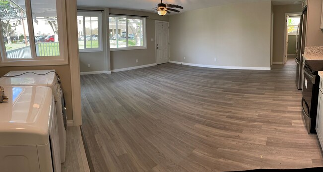 Photo - Upgraded 3 bedroom, 3 bath Multiplex Singl... House