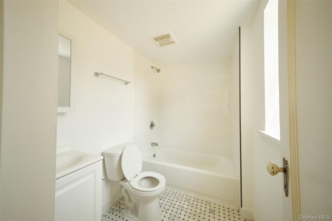 Photo - 5728-5209 Highway Unit 6F