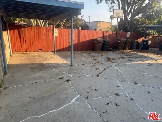 1136 W 109th Pl
