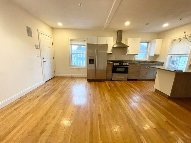 128 Hillside St Unit 3
