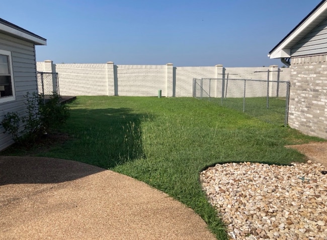 Photo - 1506 Oak Hollow Dr