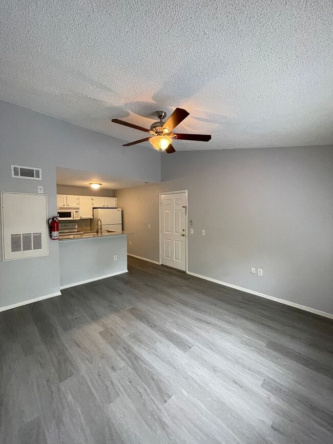 Photo - Prime Location! Water included! 2-bed 1-bath Condo!