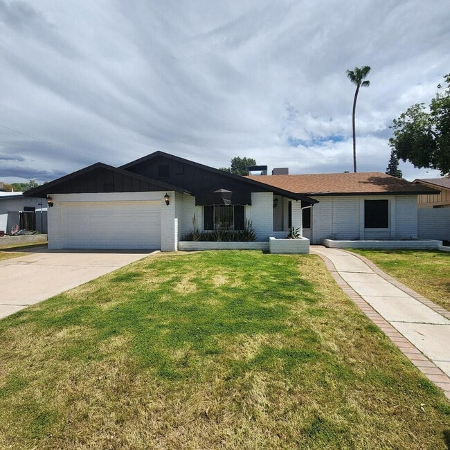Photo - 8121 N 16th Dr