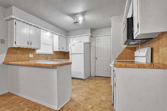 Photo - 5716 NW Glenn Ave