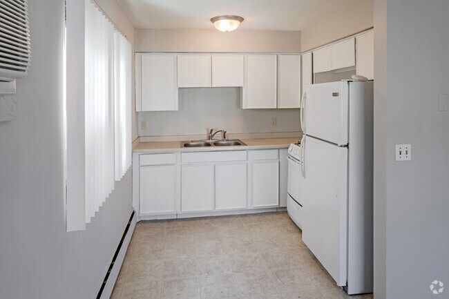 1BR, 1BA - 700 SF