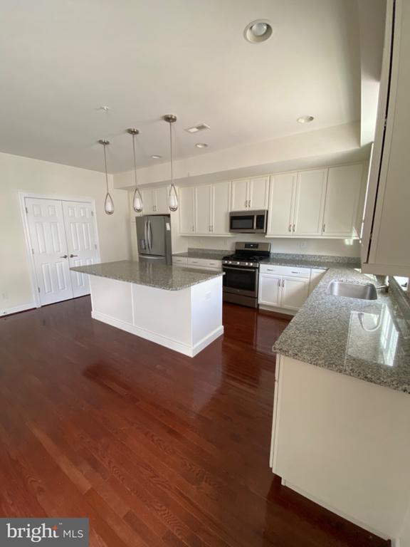 Photo - 310 E Barnard St