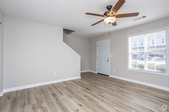 2BR , 1,5BA - 1.083SF - Westshire Townhomes