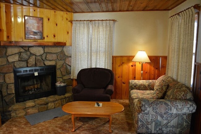 Photo - 237 E White Mountain Blvd