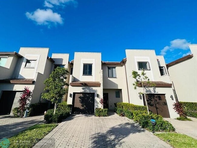 Photo - 20554 NE 2nd Ct Condominio Unidad 20554