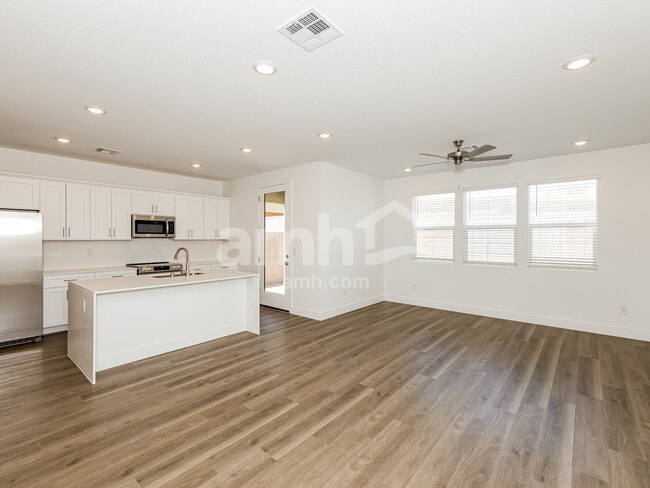 Photo - 7285 Arroyo Crossing Pkwy
