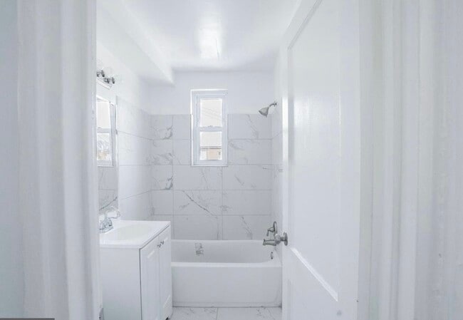 Photo - 32 Varnum St NE