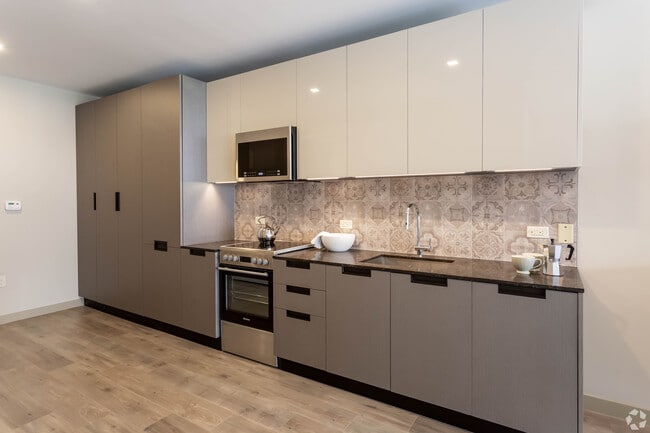 Pearl 111 Kitchen
